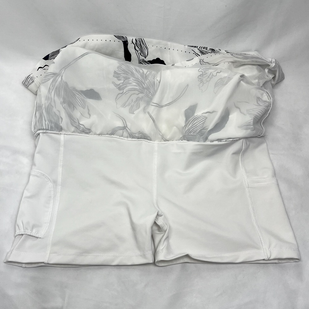 Athleta Laser Cut Floral Skirt Skort Sz Medium White Navy Mint Grey Black EUC - Picture 15 of 15